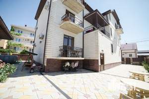 Дом 560м², 3-этажный, участок 6 сот.