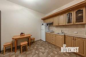 Дом 1000м², 2-этажный, участок 7 сот.