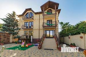 Дом 1000м², 2-этажный, участок 7 сот.