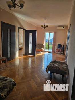 Дом 208м², 2-этажный, участок 8 сот.