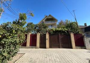 Дом 556м², 3-этажный, участок 6 сот.