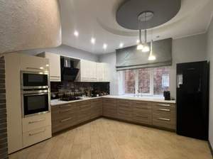 Дом 214м², 3-этажный, участок 4 сот.