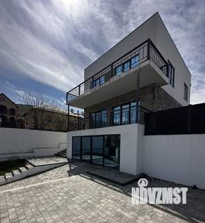 Коттедж 207м², 3-этажный, участок 4 сот.