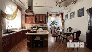 Дом 377м², 2-этажный, участок 10 сот.