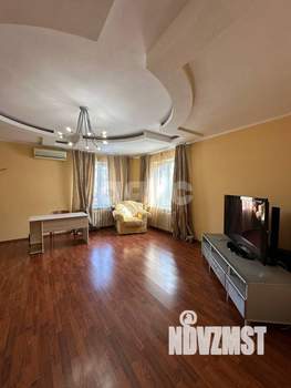 Дом 310м², 3-этажный, участок 8 сот.