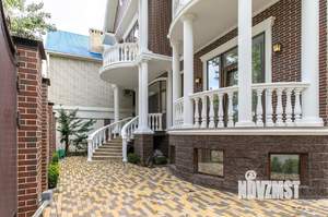 Коттедж 570м², 3-этажный, участок 7 сот.