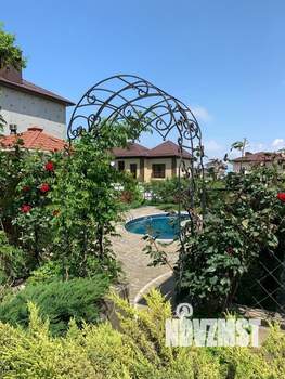 Дом 371м², 2-этажный, участок 10 сот.