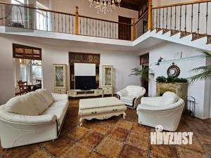 Дом 253м², 2-этажный, участок 5 сот.