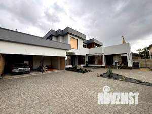 Коттедж 300м², 2-этажный, участок 6 сот.