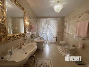 Дом 303м², 2-этажный, участок 6 сот.