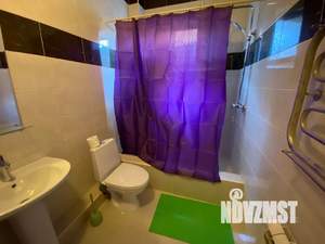 Дом 65м&sup2;, 3-этажный, посуточно, 