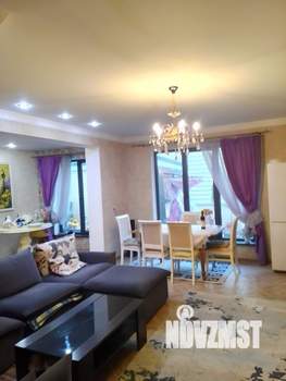 Коттедж 250м&sup2;, 3-этажный, на длительный срок, 