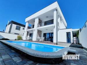 Дом 180м&sup2;, 2-этажный, посуточно, 