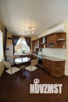 Дом 140м&sup2;, 2-этажный, посуточно, 