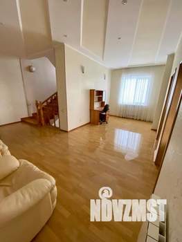 Дом 650м&sup2;, 3-этажный, посуточно, 