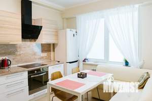 Дом 130м&sup2;, 3-этажный, посуточно, 