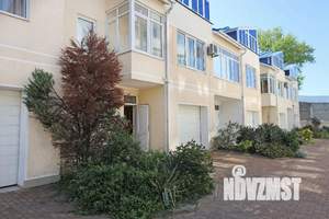 Дом 180м&sup2;, 3-этажный, посуточно, 