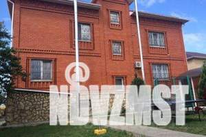 Дом 650м&sup2;, 3-этажный, посуточно, 