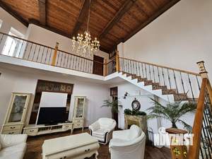 Дом 253м², 2-этажный, участок 6 сот.  