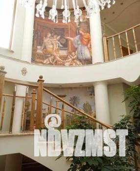 Дом 1100м&sup2;, 2-этажный, участок 14 сот.  