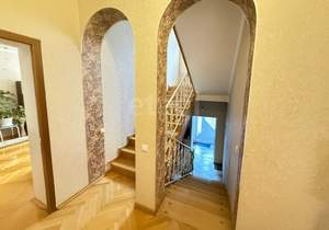 Дом 261м&sup2;, 3-этажный, участок 4 сот.  