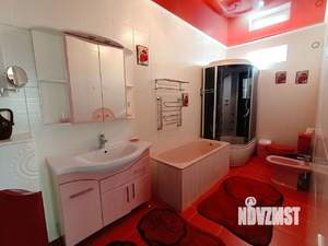 Дом 246м², 2-этажный, участок 6 сот.  