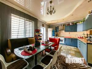 Дом 150м&sup2;, 3-этажный, участок 2 сот.  