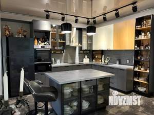 Коттедж 330м², 3-этажный, участок 6 сот.  