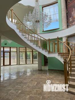 Дом 1100м&sup2;, 2-этажный, участок 14 сот.  