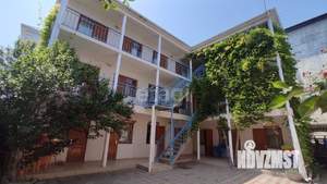 Дом 330м&sup2;, 3-этажный, участок 5 сот.  