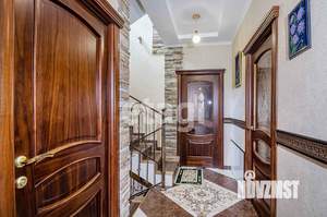 Дом 242м&sup2;, 3-этажный, участок 10 сот.  