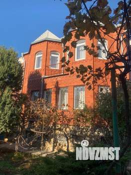 Дом 392м², 2-этажный, участок 6 сот.  