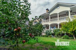 Коттедж 570м², 3-этажный, участок 7 сот.  