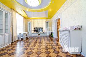 Дом 264м&sup2;, 3-этажный, участок 3 сот.  