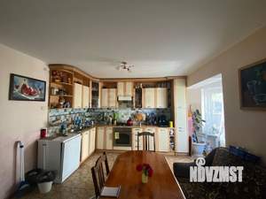 Дом 300м&sup2;, 2-этажный, участок 10 сот.  