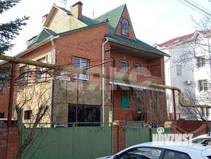 Дом 302м&sup2;, 3-этажный, участок 10 сот.  