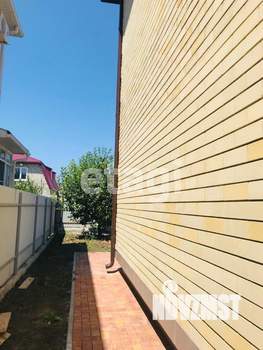 Дом 184м&sup2;, 2-этажный, участок 3 сот.  