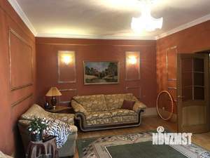 Дом 353м&sup2;, 2-этажный, участок 6 сот.  