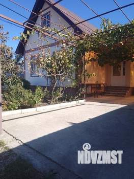 Дом 70м&sup2;, 2-этажный, участок 6 сот.  