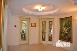 Дом 660м², 3-этажный, участок 26 сот.  