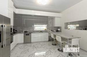 Дом 140м&sup2;, 2-этажный, участок 5 сот.  