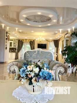 Коттедж 300м&sup2;, 3-этажный, участок 8 сот.  