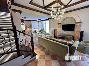 Дом 420м&sup2;, 4-этажный, участок 10 сот.  