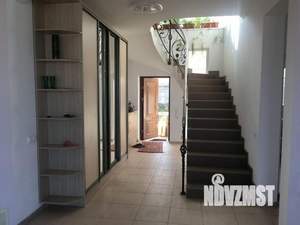 Дом 402м², 2-этажный, участок 6 сот.  