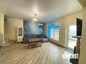 Дом 150м&sup2;, 2-этажный, участок 6 сот.  