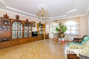 Дом 220м&sup2;, 2-этажный, участок 7 сот.  