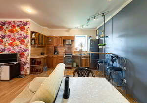 Дом 184м&sup2;, 3-этажный, участок 6 сот.  