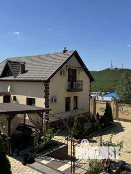 Дом 330м&sup2;, 2-этажный, участок 10 сот.  