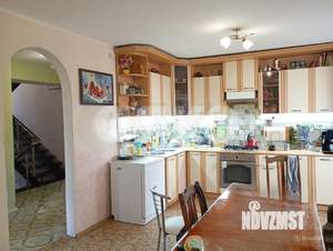 Дом 302м&sup2;, 3-этажный, участок 10 сот.  