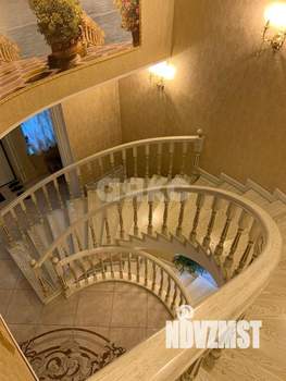 Дом 576м&sup2;, 2-этажный, участок 7 сот.  